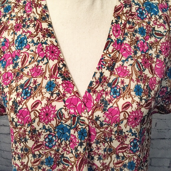 Dalia Flutter Sleeve V-Neck Multi-colored Blouse - Picture 2 of 8